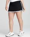 Serve a smashing hit in this retro-style Nike skirt. Built-in shorts lend comfort and coverage.