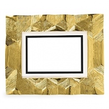 With nods to the beauty of tortoise shell, this convertible frame is a captivating way to display your favorite photos.