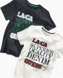 Just made to be worn with vintage-look denim: This T-Shirt from GUESS with its stencilled Superior Quality graphic.