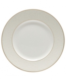 A glistening mosaic covers the Opalene bread and butter plate in colors that evoke the precious opal gem. These soft, creamy hues and bands of lustrous platinum infuse Royal Doulton's bone china collection with modern and decidedly feminine grace.