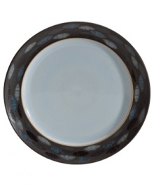 Handsome and understated, Sienna dinner plates from Denby feature shimmering ellipses on a matte mocha rim for smart-casual style with every meal.