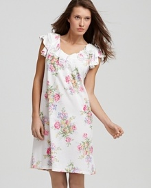 Enjoy this pretty and feminine short nightgown from Ralph Lauren.