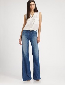 Vintage-wash denim cut in a sophisticated wide-leg that lengthens the silhouette.THE FITFitted through hips and thighsRise, about 9½Inseam, about 35THE DETAILSZip flyFront slash pocketsSignature stitch back pockets99% cotton/1% spandexMachine washMade in USAModel shown is 5'9 (175cm) wearing US size 4.