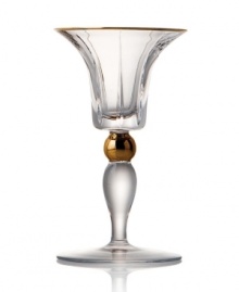 Handcrafted in premium Rogaska crystal, Elmsford candlesticks shine with the luxe sophistication of Trump Home. Delicate cuts and touches of gold add elegant flair to formal interiors.