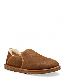 An earthy slip-on in distressed sheepskin upper with fleece lining.