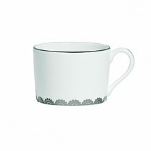 Vera Wang introduces Flirt fine bone china dinnerware. This platinum banded pattern features a modern scallop lace motif and a contemporary take on traditional lace work. Decoration on the inner verge of the accent plate, bread and butter and tea saucer adds a flirtatious touch of whimsy.