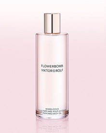 FLOWERBOMB is a floral explosion, a profusion of flowers that has the power to make everything seem more positive. Magically evocative notes will immediately awaken your deepest senses, giving you the impression of living life in your own secret garden away from reality.