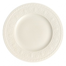 This collection of classic white, patterned dinnerware and serveware from Villeroy & Boch mixes seamlessly with a variety of table linen and flatware patterns.