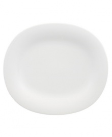 Fresh modern from Villeroy & Boch dinnerware. The dishes in this set are sheer white china in oval form that inspires simply harmonious dining. A soft fluidity and radiant glaze give these dinner plates quiet elegance and lasting appeal.