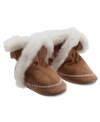 These Suede booties by Robeez will give your little one sweet style, toasty toes, and a fit so cozy they'll never want to slip them off.