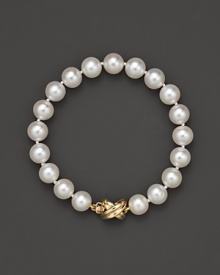 Cultured, freshwater pearl bracelet.