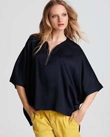 Replace the basic tee with a stretch silk Vince caftan complete with an exposed gold zipper at the front for added gilt. in a deep navy hue, the poncho-style silhouette teams with vivid styles for a cool, nautical contrast.