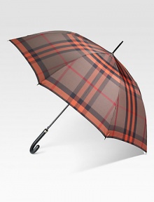 Donning an iconic solid-to-check design, there's no reason to sacrifice style because of a little rain.Automatic openOpen diameter, about 38Folded length, about 12PolyesterImported