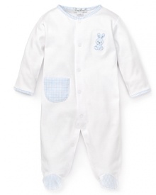 This lovely footie is adorned with contrast gingham trim at the neck, sleeve and toe, as well as the front patch pocket.