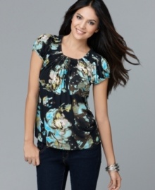 This petite floral-printed top from Style&co. features a feminine pleated neckline and pretty cap sleeves. Perfect to pair with sleek dark denim!