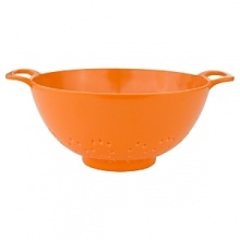 This 6-inch wide colander from Zak Designs Inc. features easy grip handles for rinsing and draining and a stable raised bottom. It is made of melamine and is resistant to acids, alkali, and stains. Dishwasher-safe.