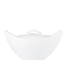 Feature modern elegance on your menu with the Classic Fjord casserole from Dansk's collection of serveware and serving dishes. The set serves up glossy white porcelain in a fluid shape that keep tables looking totally fresh.