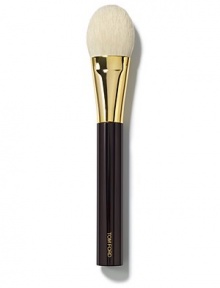 Tom Ford's brush collection is designed to bring ease and luxury to the process of creating your look - they make expert makeup application completely effortless. Achieve concise cheek color application easily with this ultra-soft brush developed with natural hair. It allows complete versatility: layer color to desired intensity or sheer it down to transparency. Handle is designed for true comfort and balance.