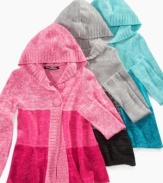 Here's her new favorite way to keep warm: Hooded cardigan with color-blocking from Planet Gold.