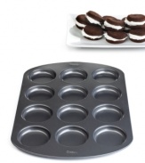 Whoop, there it is! An old-time favorite gets a fast and fresh update with an easy-to-use design that puts whoopie pies in your hand in no time at all. This nonstick pan makes 12 tops and bottoms for a total of six tempting pies that are fun to decorate and fill with your favorite frosting, ice cream and more. 10-year limited warranty.