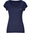 Easy and chic with an embroidered logo at the chest, Seven for all Mankinds deep blue scoop neck tee is an effortless cool choice - Scoop neckline, cap sleeves, curved hemline, longer back - Form-fitting - Wear with lounge pants, a hoodie and sneakers