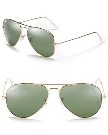 These aviator sunglasses were developed for their functional excellence and desired for their legendary appearance. The iconic aviator style features polarized green lenses.