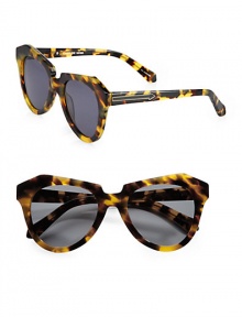 An eye-catching acetate design with an edgy, vintage look. Available in tortoise with G15 mono lens.Acetate temples with black metal arrow logoCategory 3 UV protectionImported