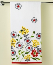 How does your garden grow? Inspired by the fun, carefree designs of Vera, the Wildflower bath towel blooms with summertime florals in cheerful hues of cherry red, green and sunny yellow. Featuring pure cotton.