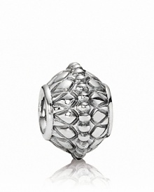 PANDORA's polished sterling silver charm features a beautifully balanced design and beading.