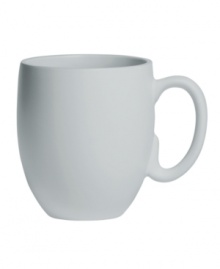 With a powdery matte finish and clean modern shape, the Naturals mug from designer Vera Wang brings minimalism to the table with chic style. In a serene shade of gray to complement any setting.