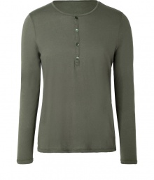 An essential basic in super soft cotton, Majestics cotton henley is a must for your layered looks - Rounded neckline, button closures, long sleeves - Classic straight fit - Pair with cargo shorts and flip flops, or with flannel shirts, slim fit trousers and boots