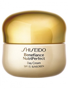 This powerful protective day cream is created especially for mature skin experiencing wrinkles, discoloration, and loss of resilience associated with hormonal changes due to aging. It defends against dryness, pollution, and harmful effects of UV rays while restoring skin density and firmness for younger-looking facial contours. The fresh, comfortable fragrance creates a pleasant skincare experience.