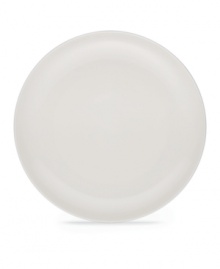 Full of possibilities, this ultra-versatile platter from Noritake's collection of Colorwave white dinnerware is crafted of hardy stoneware with a half glossy, half matte finish in pure white. Mix and match with square and coupe shapes or any of the other Colorwave dinnerware shades.