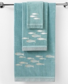 There are plenty of fish in the sea. Swim into a serene beach haven with this Nantucket bath towel, featuring enchanting silver fish on a cool blue backdrop for a soothing presentation.