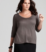 A classic scoop neck flatters the décolleté in this Eileen Fisher basic three-quarter sleeve tee--a must-have for seasonal layering.