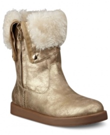 Have an outstanding winter in this cute shoe. G by GUESS' Amaze faux-fur cold boots can be cuffed up or down, and look amazing either way.