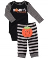 Put a sweet smile on his face with this comfortable Mommy's Little Pumpkin bodysuit and pant set from Carter's.