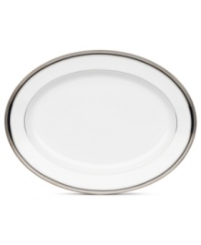 An instant classic, the Austin Platinum oval platter from Noritake layers ribbons of black, patterned platinum bands and shimmering dots in white fine china.