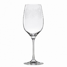 Inspired by the floral detailing that often accents Marchesa gowns, this delicate stemware is elegant and full of grace.