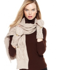 Get wrapped up in something chic and cozy with this Calvin Klein cable scarf. Outfitted with petite pockets and signature gold buttons for a look that's both plush and practical.