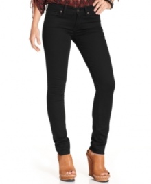 In a chic black wash, these Lucky Brand Jeans skinny jeans are perfect for a sleek fall look!