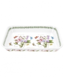 More than pretty, this lasagna dish transitions brilliantly from oven to table and has everything you love – colorful blooms, triple-leaf accents – about Portmeirion's Botanic Garden dinnerware.