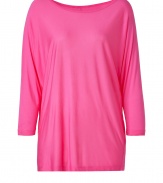 A relaxed fit and a stylish scoop neck make this top from Vince anything but basic - Scoop neckline, three-quarter dolman sleeves, relaxed fit, long body - Style with skinny jeans, a boyfriend blazer, and platform pumps