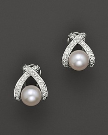 Classic cultured pearls are channel-set in an X design.