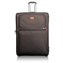 A large, versatile case with removable garment sleeve and easy, pop-up expandable main compartment (2) for up to 2 weeks of travel.