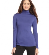 A cold-weather staple, this Calvin Klein turtleneck adds sleek stylish warmth to any outfit!