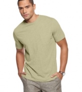 Final piece of the puzzle. Pick the perfect color of this comfy T shirt to find the final complement to your weekend look.