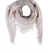 An ultra luxurious accessory, Brunello Cucinellis tonal cashmere-silk blend scarf adds an understated modern elegance to any outfit - Fringed edges, square shape - Wear inside bandana-style over immaculate knitwear