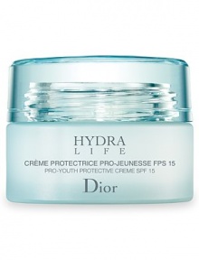 This comforting and protective créme treatment with the added benefit of SPF 15 stimulates water circulation between skin layers, immediately nourishes the skin for a natural radiant glow and protects against environmental stress. Hydra Life Pro-Youth Protective Créme SPF 15 provides care for skin in need of long lasting hydration. 1.7 oz. 