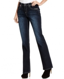 For a classic denim style in a flattering fit, check out this look from Earl Jeans! In a dark wash with a bootcut leg, these petite jeans pair perfectly with tees and sweaters alike!